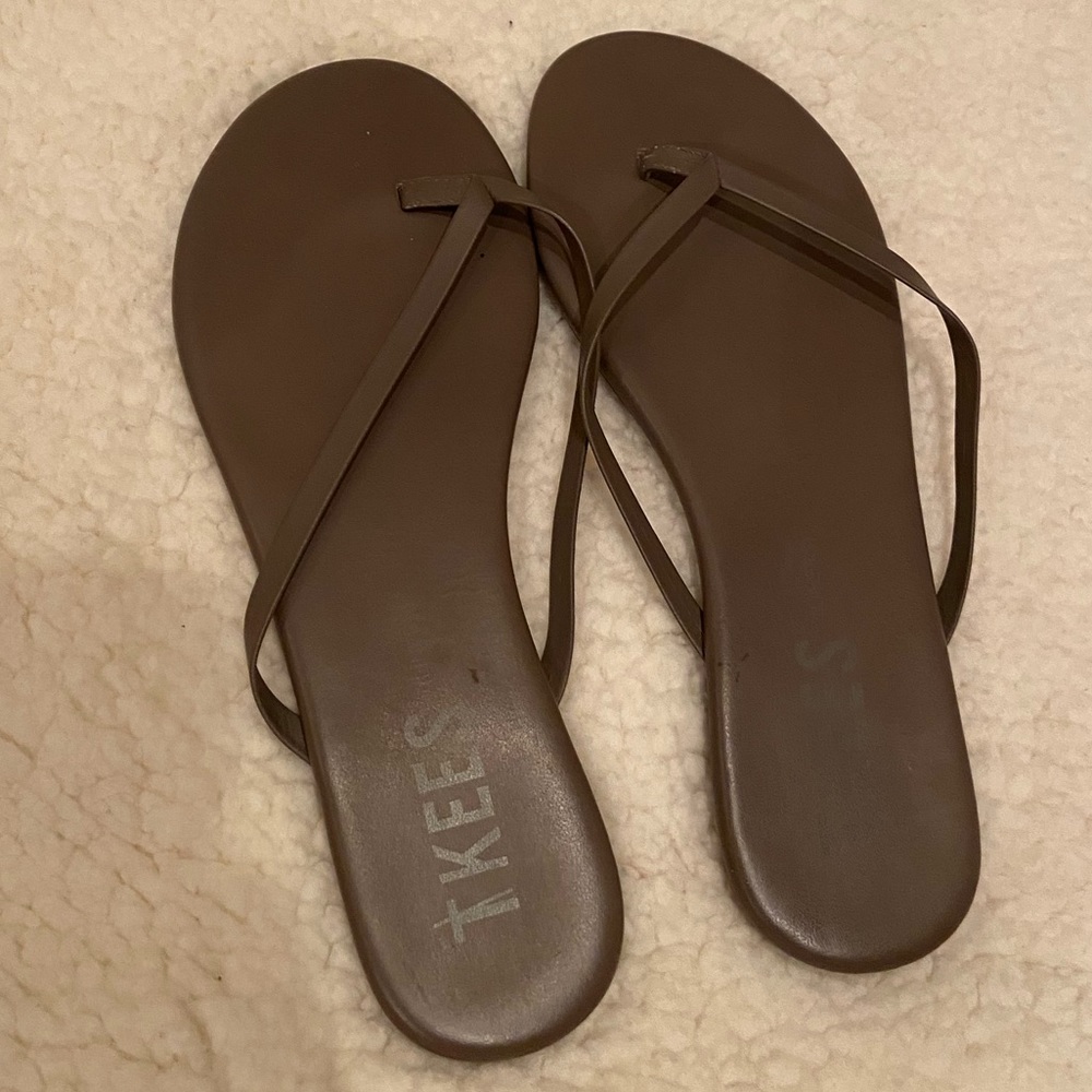 Tkees size 9 sandals